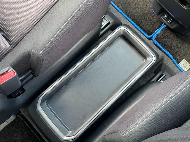 セレナ ｅ－パワー　ハイウェイスターＶ　純正９インチナビ　ＴＶ　アラウンドビュー　インテリジェントルームミラー　前席シートヒーター　ＥＴＣ　ドライブレコーダー　ステアリングヒーター　衝突被害軽減ブレーキ　プロパイロット　コーナーセンサー（43枚目）