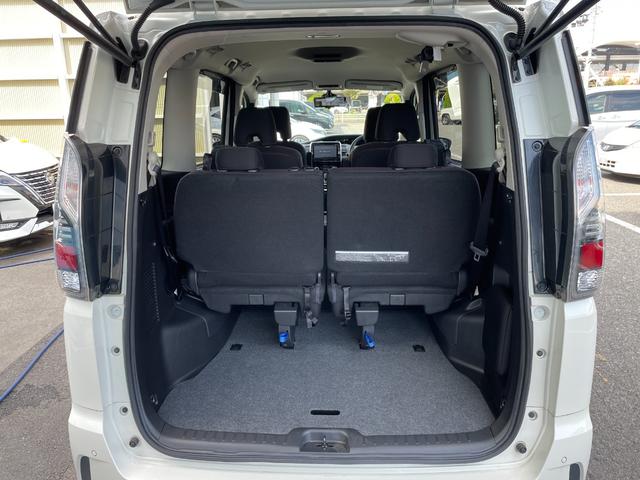 セレナ ｅ－パワー　ハイウェイスターＶ　純正９インチナビ　ＴＶ　アラウンドビュー　インテリジェントルームミラー　前席シートヒーター　ＥＴＣ　ドライブレコーダー　ステアリングヒーター　衝突被害軽減ブレーキ　プロパイロット　コーナーセンサー（60枚目）