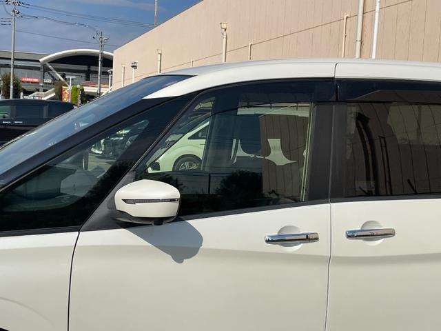 セレナ ｅ－パワー　ハイウェイスターＶ　純正９インチナビ　ＴＶ　アラウンドビュー　インテリジェントルームミラー　前席シートヒーター　ＥＴＣ　ドライブレコーダー　ステアリングヒーター　衝突被害軽減ブレーキ　プロパイロット　コーナーセンサー（71枚目）