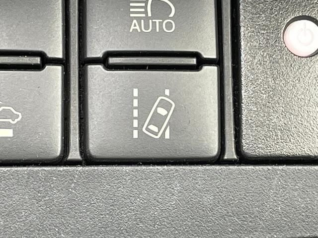 シエンタ ハイブリッドG 純正エアロ 純正SDナビフルセグ 後席フリップD セーフティセンスC レーンディパーチャーアラート プリクラッシュセーフティ オートマチックハイビーム 先行車発進お知らせ 両側電動パワースライドドア(7枚目)