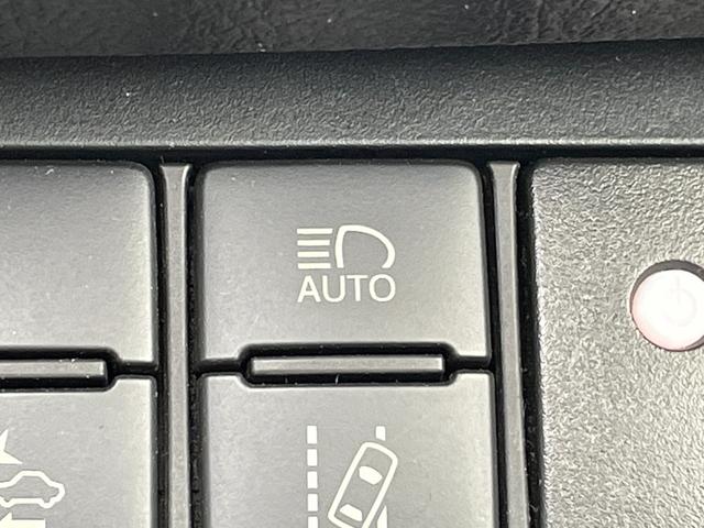 シエンタ ハイブリッドG 純正エアロ 純正SDナビフルセグ 後席フリップD セーフティセンスC レーンディパーチャーアラート プリクラッシュセーフティ オートマチックハイビーム 先行車発進お知らせ 両側電動パワースライドドア(8枚目)