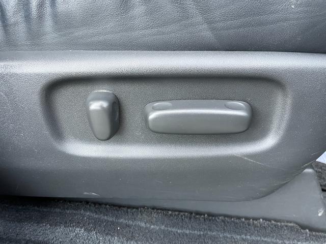 エスティマハイブリッド アエラス レザーパッケージ 純正ナヒ 電動格納シート 電動シート シートヒーター 電動リアゲート 両側電動スライドドア ETC 全周囲カメラ 三列シート クルーズコントロールシステム 純正フロアマット 純正サイドバイザー(9枚目)