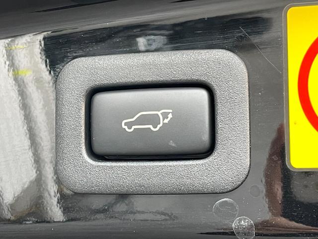 エスティマハイブリッド アエラス レザーパッケージ 純正ナヒ 電動格納シート 電動シート シートヒーター 電動リアゲート 両側電動スライドドア ETC 全周囲カメラ 三列シート クルーズコントロールシステム 純正フロアマット 純正サイドバイザー(10枚目)