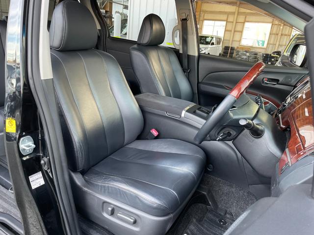 エスティマハイブリッド アエラス レザーパッケージ 純正ナヒ 電動格納シート 電動シート シートヒーター 電動リアゲート 両側電動スライドドア ETC 全周囲カメラ 三列シート クルーズコントロールシステム 純正フロアマット 純正サイドバイザー(14枚目)