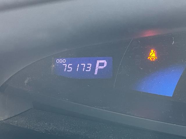 エスティマハイブリッド アエラス レザーパッケージ 純正ナヒ 電動格納シート 電動シート シートヒーター 電動リアゲート 両側電動スライドドア ETC 全周囲カメラ 三列シート クルーズコントロールシステム 純正フロアマット 純正サイドバイザー(22枚目)