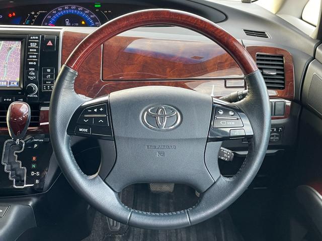 エスティマハイブリッド アエラス レザーパッケージ 純正ナヒ 電動格納シート 電動シート シートヒーター 電動リアゲート 両側電動スライドドア ETC 全周囲カメラ 三列シート クルーズコントロールシステム 純正フロアマット 純正サイドバイザー(27枚目)