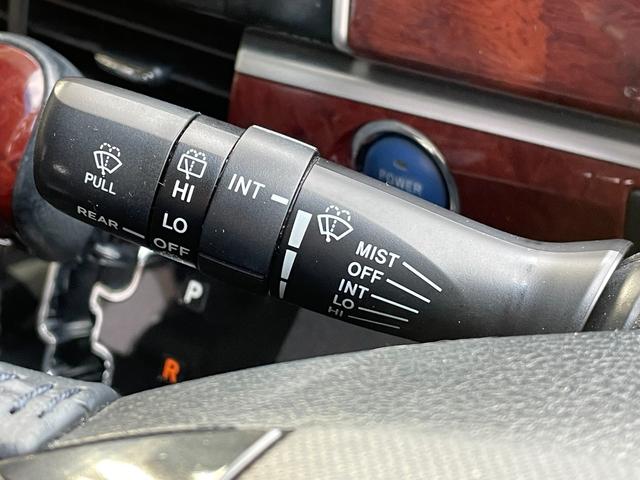 エスティマハイブリッド アエラス レザーパッケージ 純正ナヒ 電動格納シート 電動シート シートヒーター 電動リアゲート 両側電動スライドドア ETC 全周囲カメラ 三列シート クルーズコントロールシステム 純正フロアマット 純正サイドバイザー(29枚目)