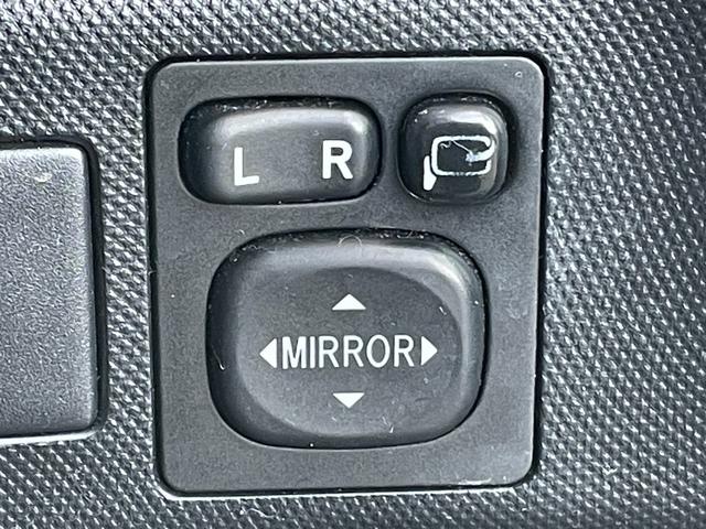 エスティマハイブリッド アエラス レザーパッケージ 純正ナヒ 電動格納シート 電動シート シートヒーター 電動リアゲート 両側電動スライドドア ETC 全周囲カメラ 三列シート クルーズコントロールシステム 純正フロアマット 純正サイドバイザー(35枚目)