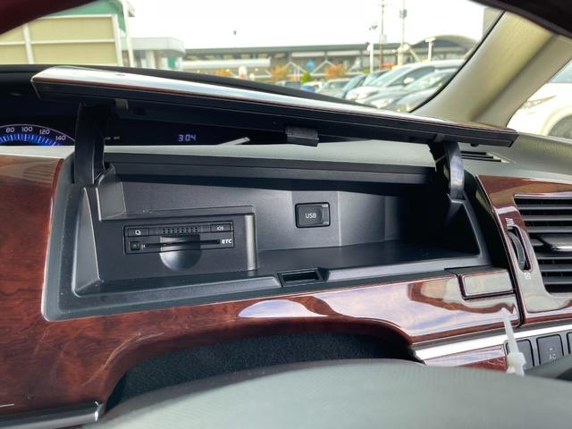 エスティマハイブリッド アエラス レザーパッケージ 純正ナヒ 電動格納シート 電動シート シートヒーター 電動リアゲート 両側電動スライドドア ETC 全周囲カメラ 三列シート クルーズコントロールシステム 純正フロアマット 純正サイドバイザー(37枚目)