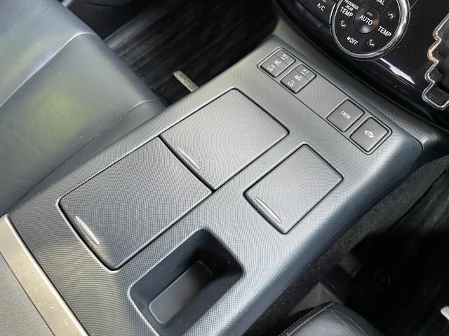 エスティマハイブリッド アエラス レザーパッケージ 純正ナヒ 電動格納シート 電動シート シートヒーター 電動リアゲート 両側電動スライドドア ETC 全周囲カメラ 三列シート クルーズコントロールシステム 純正フロアマット 純正サイドバイザー(40枚目)