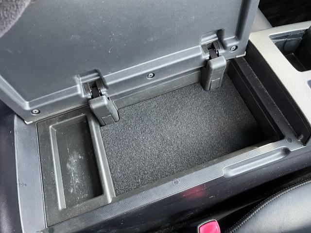 エスティマハイブリッド アエラス レザーパッケージ 純正ナヒ 電動格納シート 電動シート シートヒーター 電動リアゲート 両側電動スライドドア ETC 全周囲カメラ 三列シート クルーズコントロールシステム 純正フロアマット 純正サイドバイザー(42枚目)