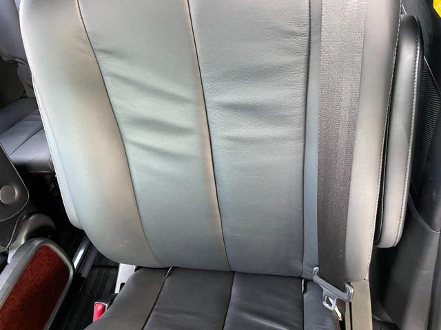 エスティマハイブリッド アエラス レザーパッケージ 純正ナヒ 電動格納シート 電動シート シートヒーター 電動リアゲート 両側電動スライドドア ETC 全周囲カメラ 三列シート クルーズコントロールシステム 純正フロアマット 純正サイドバイザー(56枚目)