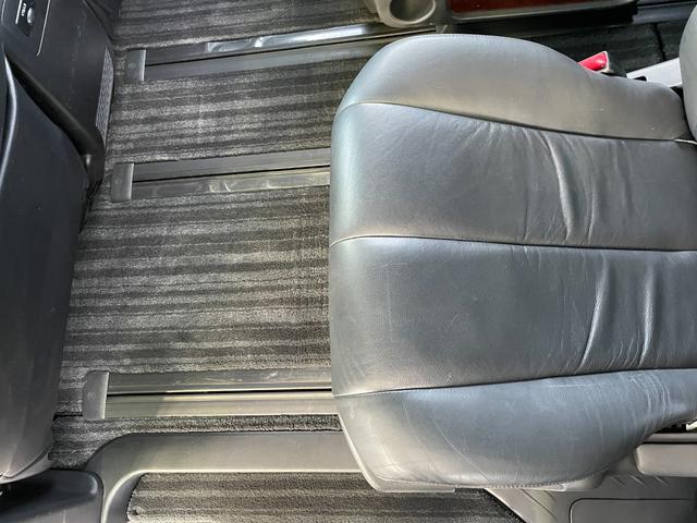 エスティマハイブリッド アエラス レザーパッケージ 純正ナヒ 電動格納シート 電動シート シートヒーター 電動リアゲート 両側電動スライドドア ETC 全周囲カメラ 三列シート クルーズコントロールシステム 純正フロアマット 純正サイドバイザー(57枚目)