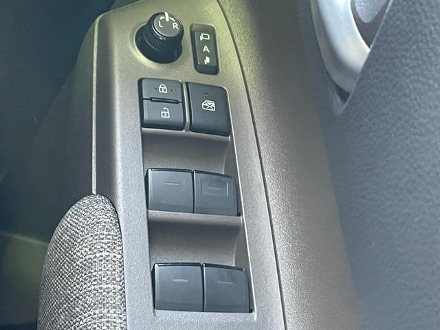 シエンタ ハイブリッドＺ　純正ナビ　全周囲カメラ　フルセグＴＶ　Ｂｌｕｅｔｏｏｔｈ／ＣＤ／ＤＶＤ　ＥＴＣ　両側電動スライドドア　ブラインドスポットモニター　前席シートヒーター　ステアリングヒーター　レーダークルーズコントロール（28枚目）