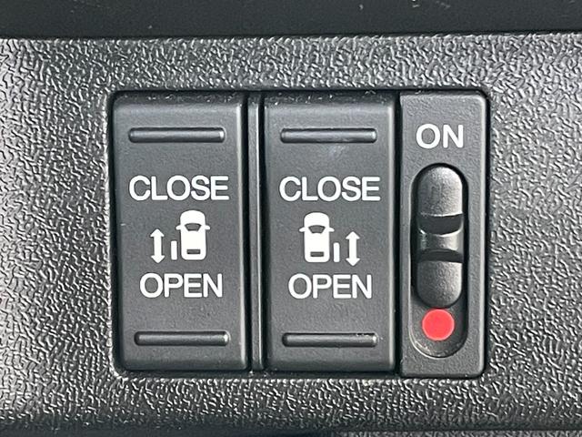 ステップワゴンスパーダ ｅ：ＨＥＶスパーダ　Ｇ・ＥＸ　ホンダセンシング　純正１０型ナビ　純正後席１１型モニター　マルチビューカメラ　ＥＴＣ２．０　両側電動スライドドア　フルセグＴＶ　Ｂｌｕｅｔｏｏｔｈ　前後ドライブレコーダー　ホンダセンシング　純正フロアマット（11枚目）