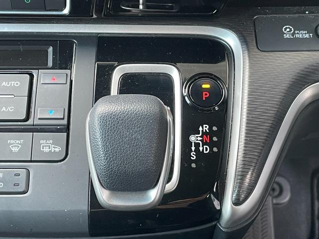 ステップワゴンスパーダ ｅ：ＨＥＶスパーダ　Ｇ・ＥＸ　ホンダセンシング　純正１０型ナビ　純正後席１１型モニター　マルチビューカメラ　ＥＴＣ２．０　両側電動スライドドア　フルセグＴＶ　Ｂｌｕｅｔｏｏｔｈ　前後ドライブレコーダー　ホンダセンシング　純正フロアマット（41枚目）