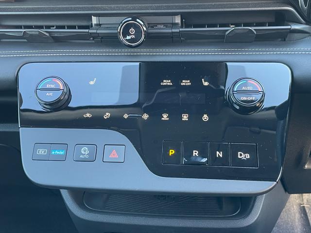 セレナ e-パワー ハイウェイスターV 90周年記念車 2トーン 純正12.3型ナビ 全周囲カメラー デジタルインナーミラー 専用合皮シート ワイヤレス充電 プロパイロット シート・ハンドルヒーター 両側電動ドア ドラレコ ETC2.0 LED 禁煙(40枚目)