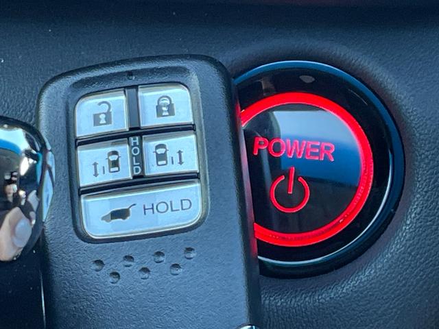 �y���z�K���o�[����X�́u�g�C�U��X�E�x�r�[�U��X����v�̂����ׂ�B�u�W���C�t���z���_����X����v�̓��H�����񂾖ڂ̑O�ł��I�݂Ȃ��܂̂��ԑI�т̂���`���������Ă��������I