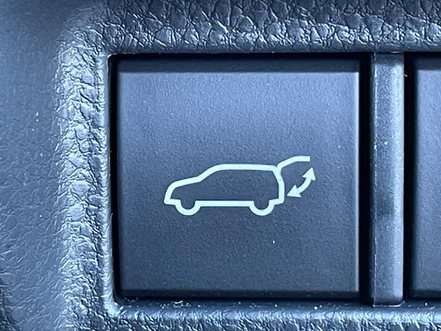 ハリアーハイブリッド Ｚ　レザーパッケージ　調光パノラマルーフ　モデリスタエアロ　純正ナビ　パノラミックビューモニター　アダプティブクルーズコントロール　ＪＢＬプレミアムサウンド　黒革シート　デジタルインナーミラー　ドラレコ　ＥＴＣ　ＨＵＤ（11枚目）