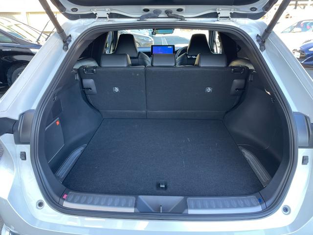 ハリアーハイブリッド Ｚ　レザーパッケージ　調光パノラマルーフ　モデリスタエアロ　純正ナビ　パノラミックビューモニター　アダプティブクルーズコントロール　ＪＢＬプレミアムサウンド　黒革シート　デジタルインナーミラー　ドラレコ　ＥＴＣ　ＨＵＤ（16枚目）