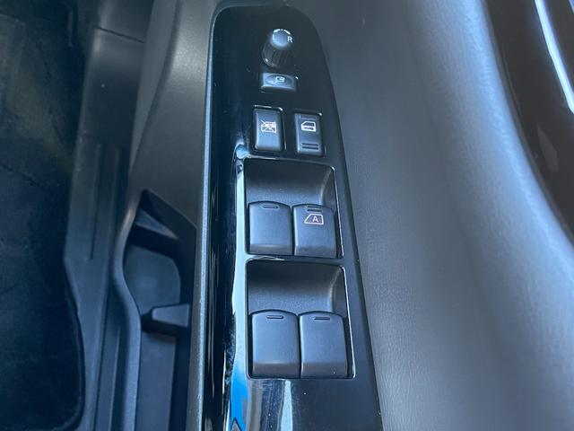 �y���z�K���o�[����X�́u�g�C�U��X�E�x�r�[�U��X����v�̂����ׂ�B�u�W���C�t���z���_����X����v�̓��H�����񂾖ڂ̑O�ł��I�݂Ȃ��܂̂��ԑI�т̂���`���������Ă��������I