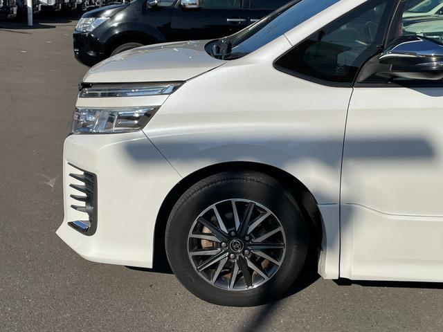 ヴォクシー ＺＳ　煌　純正フリップダウンモニター　純正１０インチナビ　ＢＴ　ＣＤ　ＤＶＤ　ＡＭ　ＦＭ　フルセグＴＶ　バックカメラ　両側パワースライドドア　衝突軽減装置　レーンキープアシスト　横滑り防止装置　前方ドラレコ（65枚目）