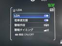 ◆【レーンディパーチャーアラート(LDA)】クルマが車線または走路から逸脱する可能性がある場合に、ブザーまたはハンドルの振動により注意をうながします。機能には限界があるためご注意ください。