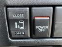 ◆【パワースライドドア】小さなお子さまでも、助手席側のスライドドアはボタン一つで乗り降りラクラクです!両手に荷物を抱えている時でもボタンを押せば自動で開閉してくれます。