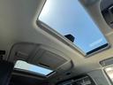 ◆【ツインムーンルーフ】天井から太陽の穏やかな光や爽やかな風を取り込むことができる、トヨタの「サンルーフ」です！頭上のスイッチでムーンルーフを開閉することができます。