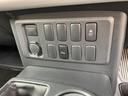 ベースグレード　４ＷＤ　純正ナビ　ＴＶ　ＣＤ／ＤＶＤ　Ｂｌｕｅｔｏｏｔｈ　バックモニター　クリアランスソナー　ＥＴＣ　ドライブレコーダー　横滑り防止措置　フォグランプ　ステアリングスイッチ　エアコン　電動格納ミラー（32枚目）