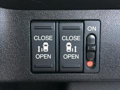 ◆両側電動スライドドア【ワンタッチで簡単に開閉できるスイッチを採用。スマートキーを携帯しているだけでワンタッチでドアの開け閉めが可能です。荷物を抱えている時など便利です。】◆ＥＣＯＮスイッチ 6