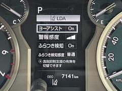 ◆【レーンディパーチャーアラート（ＬＤＡ）】クルマが車線または走路から逸脱する可能性がある場合に、ブザーまたはハンドルの振動により注意をうながします。機能には限界があるためご注意ください。 7