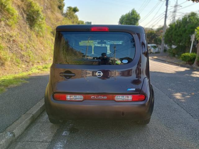 キューブ 15X Mセレクション 社外アルミ(スタッドレス履き)社外ナビ ドアバイザー 記録簿 スマートキー ETC 肘掛け バックカメラ ワンセグtv 無煙草臭 無事故(6枚目)