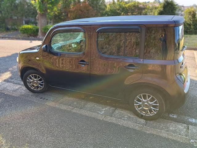 キューブ 15X Mセレクション 社外アルミ(スタッドレス履き)社外ナビ ドアバイザー 記録簿 スマートキー ETC 肘掛け バックカメラ ワンセグtv 無煙草臭 無事故(8枚目)