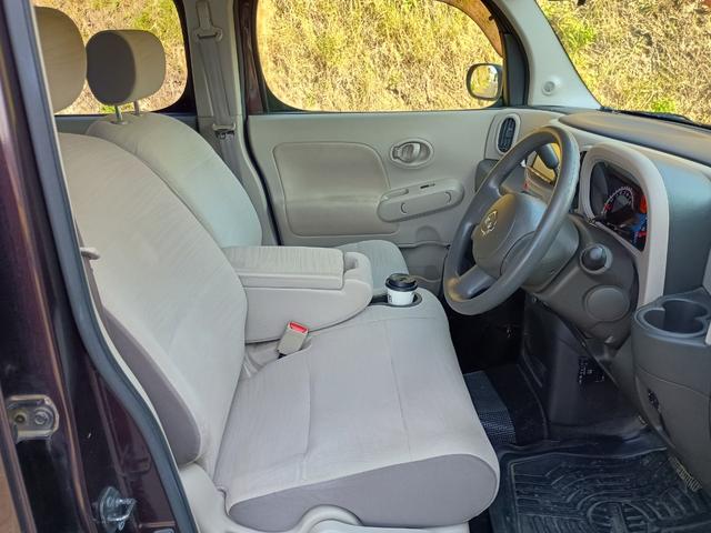 キューブ 15X Mセレクション 社外アルミ(スタッドレス履き)社外ナビ ドアバイザー 記録簿 スマートキー ETC 肘掛け バックカメラ ワンセグtv 無煙草臭 無事故(13枚目)