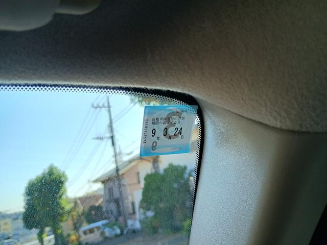 キューブ 15X Mセレクション 社外アルミ(スタッドレス履き)社外ナビ ドアバイザー 記録簿 スマートキー ETC 肘掛け バックカメラ ワンセグtv 無煙草臭 無事故(19枚目)