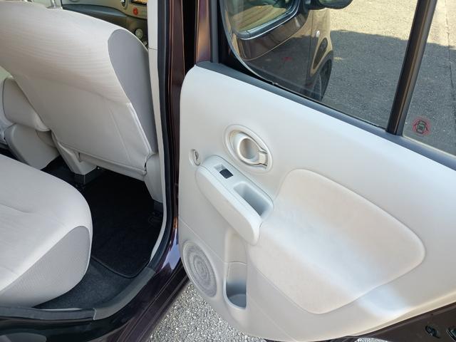 キューブ 15X Mセレクション 社外アルミ(スタッドレス履き)社外ナビ ドアバイザー 記録簿 スマートキー ETC 肘掛け バックカメラ ワンセグtv 無煙草臭 無事故(22枚目)