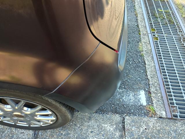 キューブ 15X Mセレクション 社外アルミ(スタッドレス履き)社外ナビ ドアバイザー 記録簿 スマートキー ETC 肘掛け バックカメラ ワンセグtv 無煙草臭 無事故(44枚目)