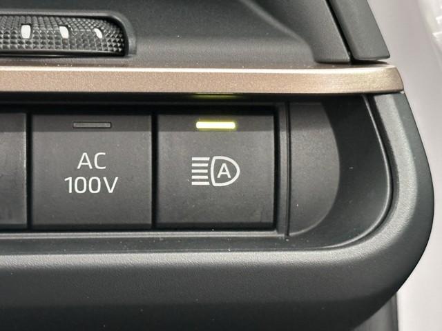 クラウンクロスオーバー Ｇレザーパッケージ　セーフティセンス　ＩＣＳ　ＢＳＭ　ディスプレイオーディオ　フルセグＴＶ　パノラミックビューモニター　ＥＴＣ２．０　クルーズコントロール　本革シート　シートエアコン　パワーシート　ＬＥＤヘッドライト（13枚目）