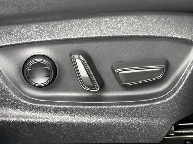 クラウンクロスオーバー Ｇレザーパッケージ　セーフティセンス　ＩＣＳ　ＢＳＭ　ディスプレイオーディオ　フルセグＴＶ　パノラミックビューモニター　ＥＴＣ２．０　クルーズコントロール　本革シート　シートエアコン　パワーシート　ＬＥＤヘッドライト（15枚目）