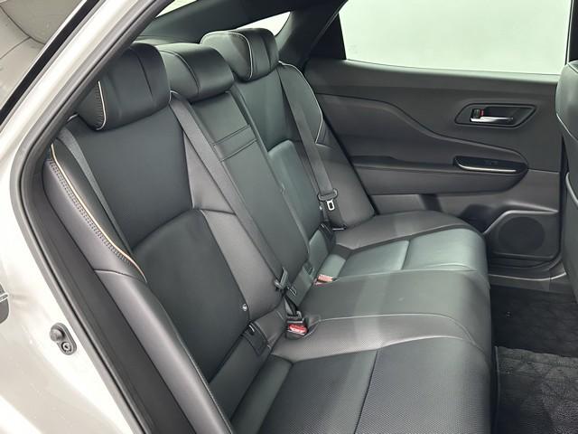 クラウンクロスオーバー Ｇレザーパッケージ　セーフティセンス　ＩＣＳ　ＢＳＭ　ディスプレイオーディオ　フルセグＴＶ　パノラミックビューモニター　ＥＴＣ２．０　クルーズコントロール　本革シート　シートエアコン　パワーシート　ＬＥＤヘッドライト（17枚目）