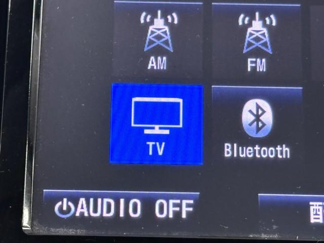 プリウス Ｓ　純正ナビ　フルセグＴＶ　バックカメラ　ＥＴＣ　ドライブレコーダー　スマートキー　ＨＩＤヘッドライト　アルミホイール（7枚目）