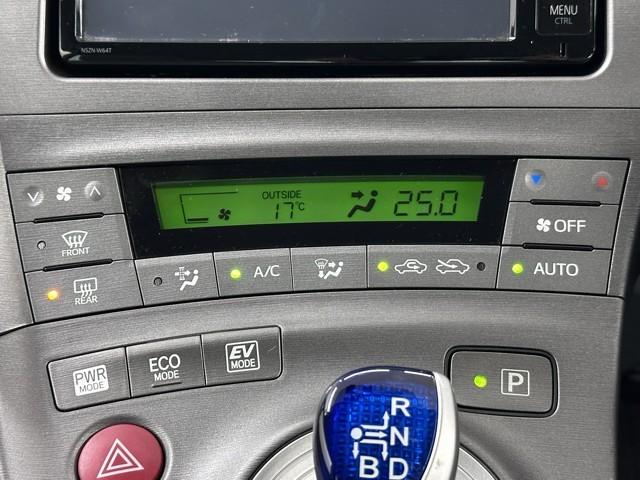 プリウス Ｓ　純正ナビ　フルセグＴＶ　バックカメラ　ＥＴＣ　ドライブレコーダー　スマートキー　ＨＩＤヘッドライト　アルミホイール（10枚目）