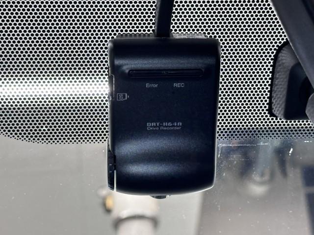 プリウス Ｓ　純正ナビ　フルセグＴＶ　バックカメラ　ＥＴＣ　ドライブレコーダー　スマートキー　ＨＩＤヘッドライト　アルミホイール（12枚目）