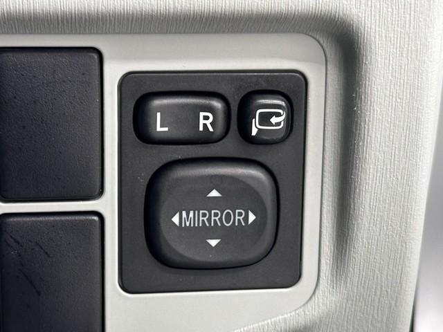 プリウス Ｓ　純正ナビ　フルセグＴＶ　バックカメラ　ＥＴＣ　ドライブレコーダー　スマートキー　ＨＩＤヘッドライト　アルミホイール（14枚目）