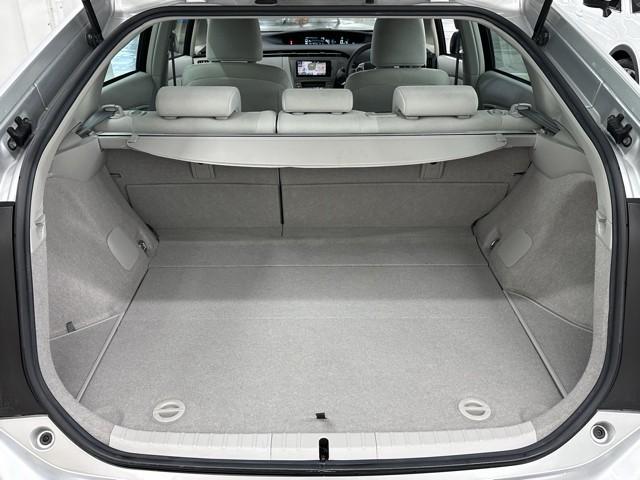 プリウス Ｓ　純正ナビ　フルセグＴＶ　バックカメラ　ＥＴＣ　ドライブレコーダー　スマートキー　ＨＩＤヘッドライト　アルミホイール（18枚目）