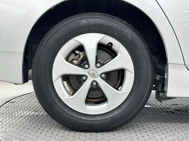 プリウス Ｓ　純正ナビ　フルセグＴＶ　バックカメラ　ＥＴＣ　ドライブレコーダー　スマートキー　ＨＩＤヘッドライト　アルミホイール（19枚目）