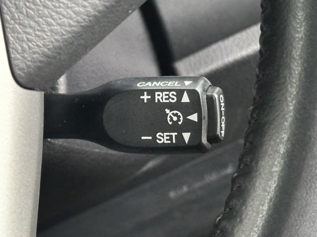 ノア ハイブリッドSi ダブルバイビー セーフティセンス ナビ フルセグTV CD/DVD再生 バックカメラ ETC2.0 ドライブレコーダー クルーズコントロール スマートキー シートヒーター 両側パワースライドドア LEDヘッドライト(13枚目)