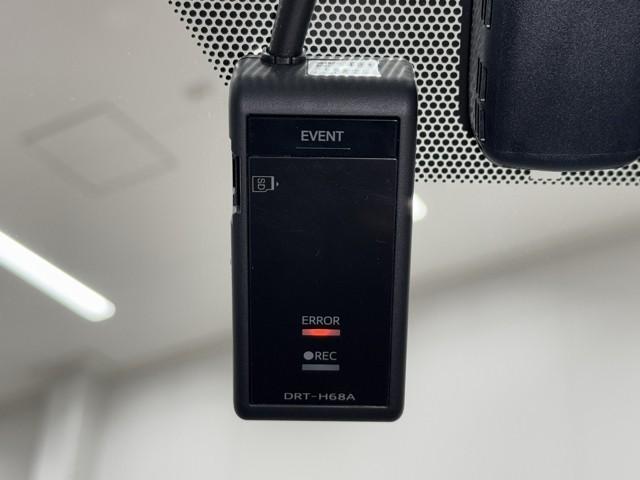 プリウス Ａプレミアム　ツーリングセレクション　セーフティセンス　ＩＣＳ　ＢＳＭ　９インチナビ　ＴＶ　バックカメラ　ＥＴＣ　ドライブレコーダー　クルーズコントロール　本革シート　パワーシート　シートヒーター　ＬＥＤライト　１７インチアルミホイール（10枚目）