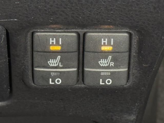 ヴォクシー ハイブリッドZS セーフティセンス ナビ フルセグTV バックカメラ ETC 前後ドライブレコーダー クルーズコントロール スマートキー シートヒーター 左側パワースライドドア LEDヘッドライト アルミホイール(15枚目)